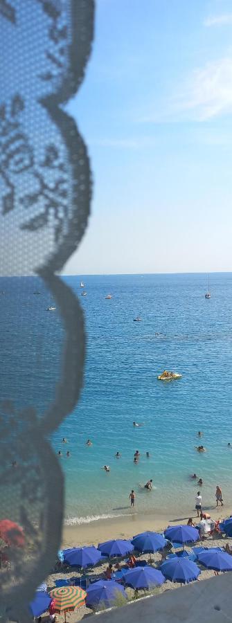 La Terrazza Sul Mare Affittacamere Μοντερόσο αλ Μάρε Εξωτερικό φωτογραφία