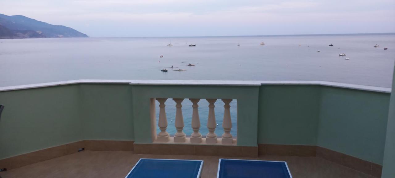 La Terrazza Sul Mare Affittacamere Μοντερόσο αλ Μάρε Εξωτερικό φωτογραφία